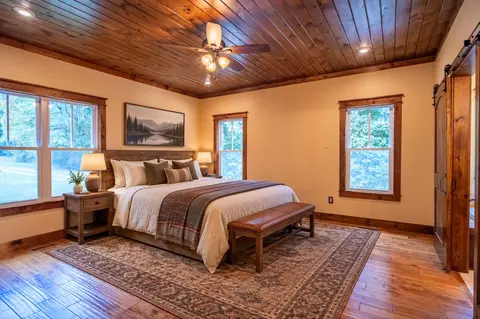 Bedroom - 700 Old Johnson Lake Rd, Loretto, TN 38469 photo 2 of 6