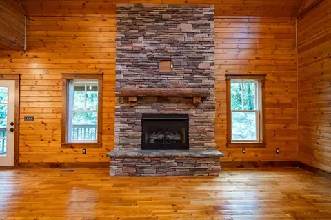 Living - 700 Old Johnson Lake Rd, Loretto, TN 38469 photo 5 of 9