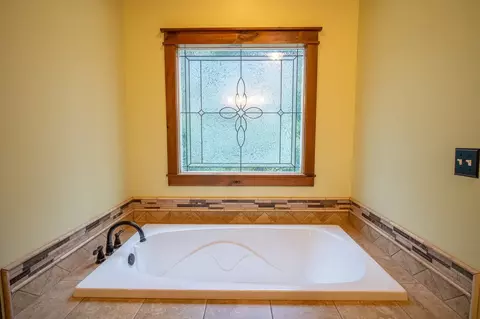 Bath - 700 Old Johnson Lake Rd, Loretto, TN 38469 photo 4 of 7
