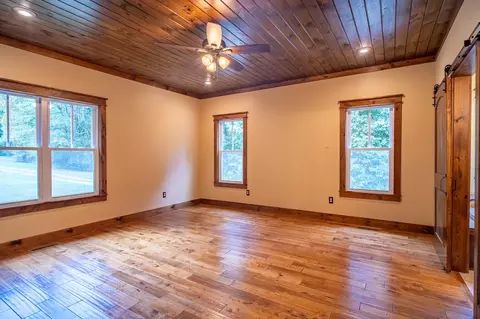 Bedroom - 700 Old Johnson Lake Rd, Loretto, TN 38469 photo 3 of 6