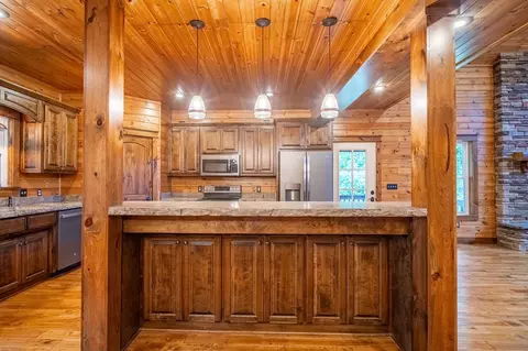 Kitchen - 700 Old Johnson Lake Rd, Loretto, TN 38469 photo 5 of 6