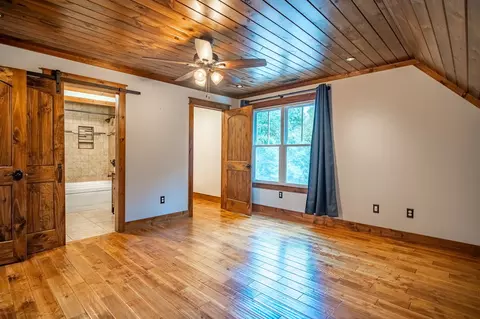 Bedroom - 700 Old Johnson Lake Rd, Loretto, TN 38469 photo 5 of 6