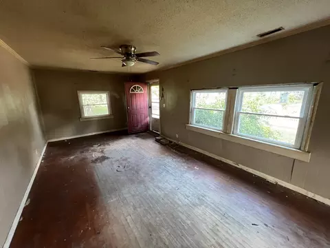 Living - 617 E Main St, Decherd, TN 37324 photo 1 of 3