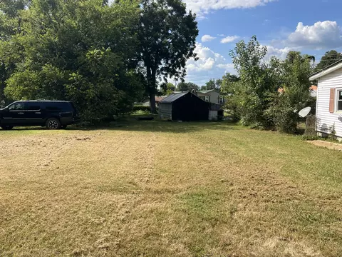 Exterior - 617 E Main St, Decherd, TN 37324 photo 6 of 9