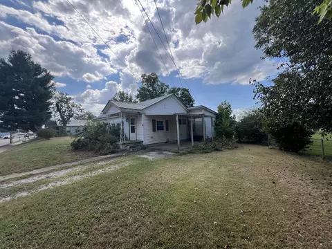 Exterior - 617 E Main St, Decherd, TN 37324 photo 4 of 9