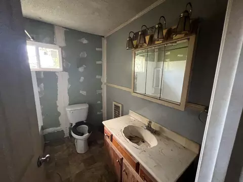 Bath - 617 E Main St, Decherd, TN 37324 photo 1 of 1