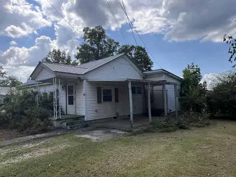 Exterior - 617 E Main St, Decherd, TN 37324 photo 3 of 9