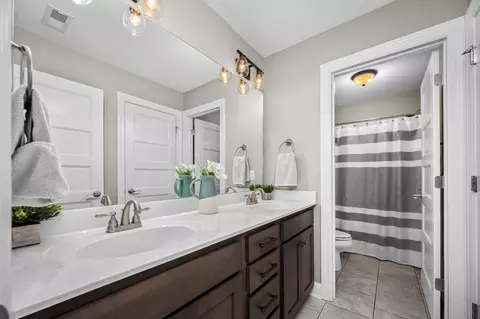 Bath - 602 Ruby Oaks Ln, Murfreesboro, TN 37128 photo 5 of 6