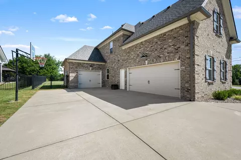 Exterior - 602 Ruby Oaks Ln, Murfreesboro, TN 37128 photo 4 of 17