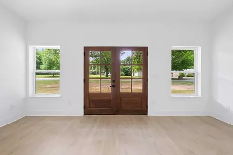 Entry Way - 701 Oak Grove Rd, Goodspring, TN 38460 photo 1 of 4