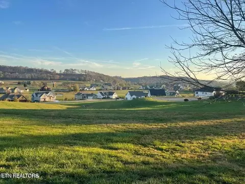 651 Eagle Pt Dr, Loudon, TN 37774 photo 2
