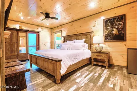 Bedroom - 1908 Eagle Ct, Sevierville, TN 37876 photo 8 of 9
