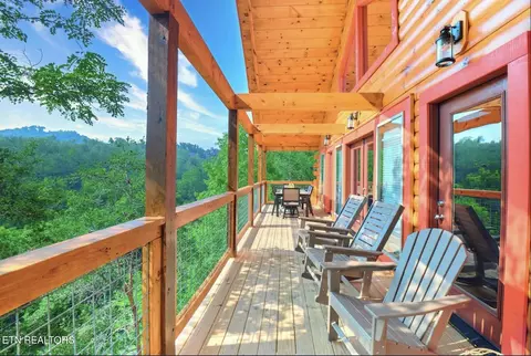 Exterior - 1908 Eagle Ct, Sevierville, TN 37876 photo 6 of 12