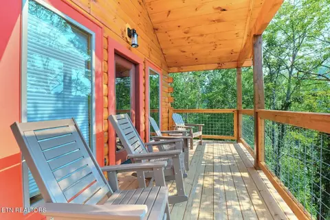Exterior - 1908 Eagle Ct, Sevierville, TN 37876 photo 7 of 12