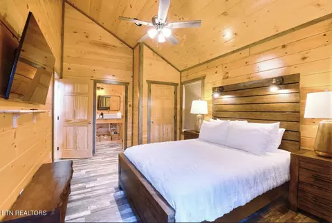 Bedroom - 1908 Eagle Ct, Sevierville, TN 37876 photo 6 of 9