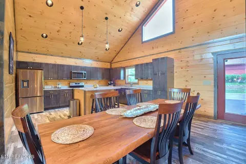 Dining - 1908 Eagle Ct, Sevierville, TN 37876 photo 3 of 6