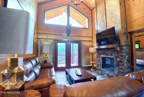 Living - 1908 Eagle Ct, Sevierville, TN 37876 photo 4 of 6
