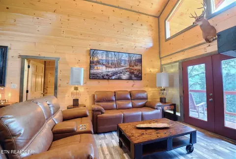 Living - 1908 Eagle Ct, Sevierville, TN 37876 photo 2 of 6