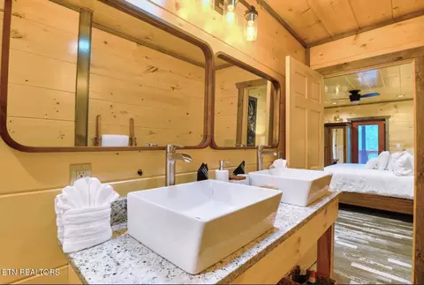 Bath - 1908 Eagle Ct, Sevierville, TN 37876 photo 1 of 3