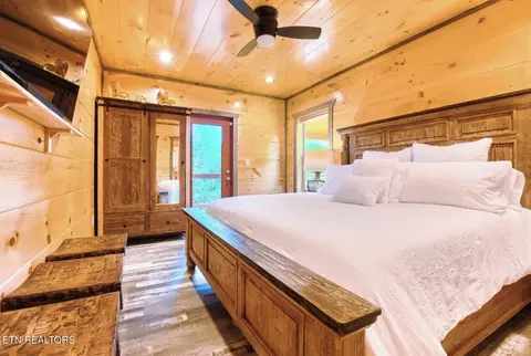 Bedroom - 1908 Eagle Ct, Sevierville, TN 37876 photo 9 of 9