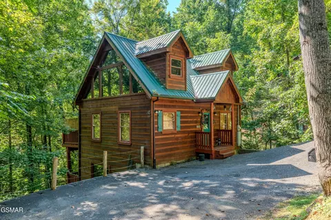 2408 Balsam Cir, Sevierville, TN 37876