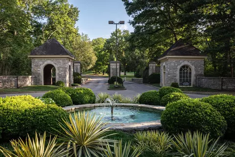 55 Annandale, Nashville, TN 37215