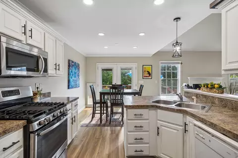Kitchen - 2011 Patrick Way, Spring Hill, TN 37174 photo 2 of 2