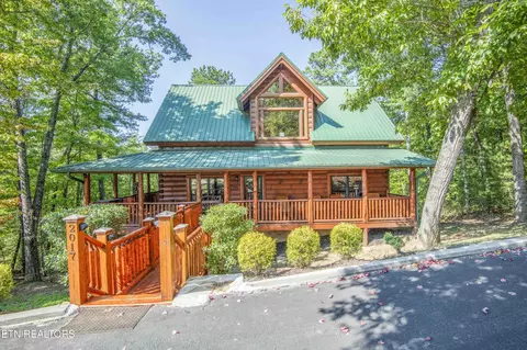 2017 Smoky Cove Rd, Sevierville, TN 37876