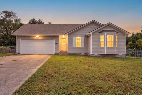 727 Shetland Dr, Oak Grove, KY 42262