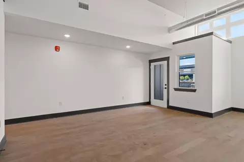 Living - 2424 E 18th St, Chattanooga, TN 37404 photo 2 of 4