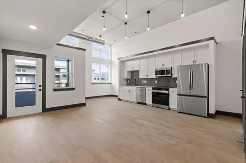Living - 2424 E 18th St, Chattanooga, TN 37404 photo 1 of 4