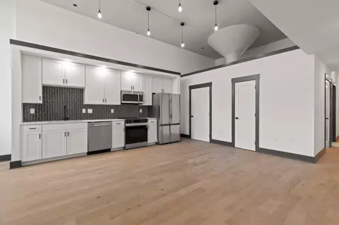 Living - 2424 E 18th St, Chattanooga, TN 37404 photo 3 of 4