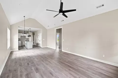 Living - 207 Scott St, Dickson, TN 37055 photo 1 of 2