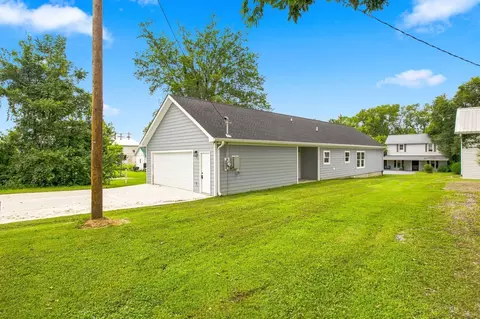Exterior - 207 Scott St, Dickson, TN 37055 photo 4 of 4