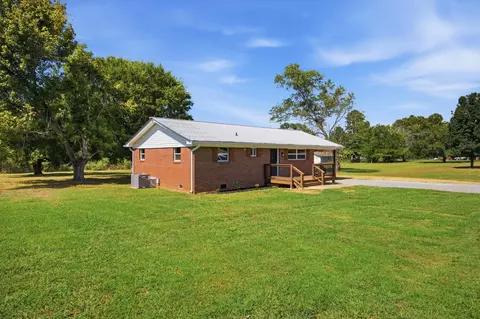 Exterior - 375 E Hills Rd, Jasper, TN 37347 photo 2 of 10