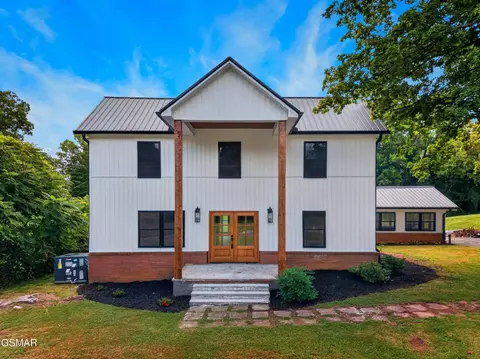145 W Meeting St, Dandridge, TN 37725