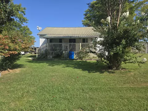 Exterior - 474 High St E, Mcewen, TN 37101 photo 3 of 6