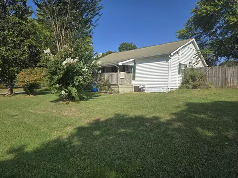 Exterior - 474 High St E, Mcewen, TN 37101 photo 2 of 6
