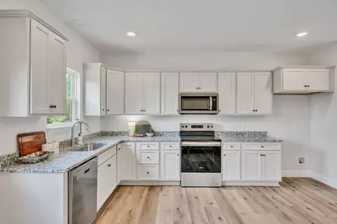 Kitchen - 463 Jesse Work Rd, Dickson, TN 37055 photo 2 of 3