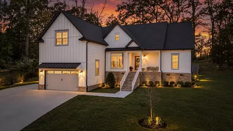 555 Station Cir, Tullahoma, TN 37388