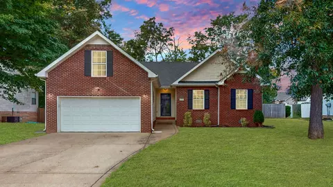 1539 Barrywood Cir W, Clarksville, TN 37042