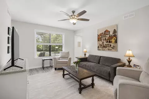 352 Deer Lake Dr, Nashville, TN 37221