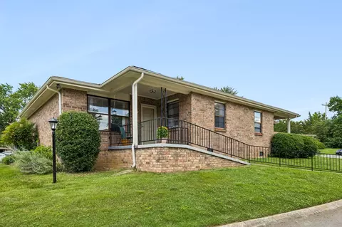 352 Deer Lake Dr, Nashville, TN 37221