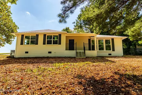 700 Lakeview Dr, Loudon, TN 37774