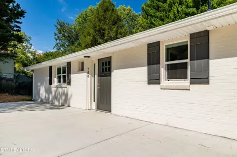 700 Lakeview Dr, Loudon, TN 37774