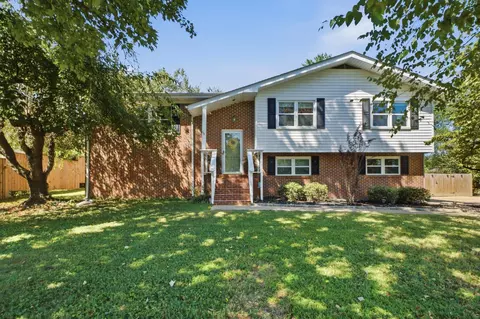 97 Edgewood Cir, Fort Oglethorpe, GA 30742