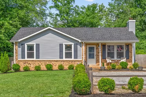 384 Roselawn Dr, Clarksville, TN 37042