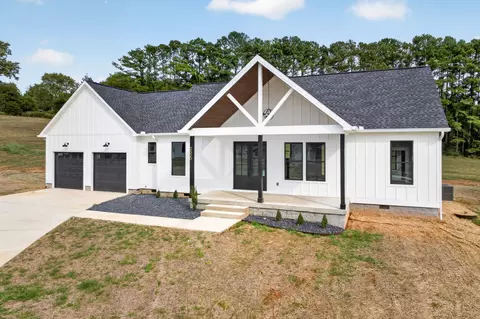 2520 River Ranch Dr, Cookeville, TN 38501