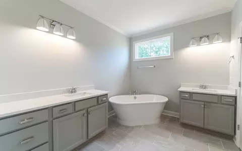 Bath - 7910 Pine St, Fairview, TN 37062 photo 1 of 2