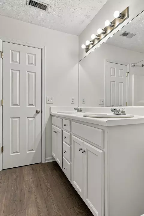 Bath - 2811 Elijah Dr, Murfreesboro, TN 37129 photo 3 of 5